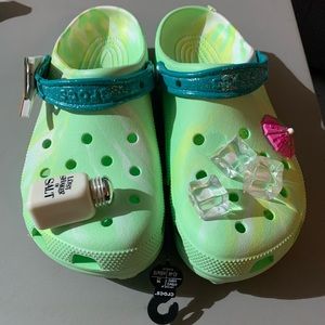 Original Margaritaville crocs with all pieces. Men’s 11